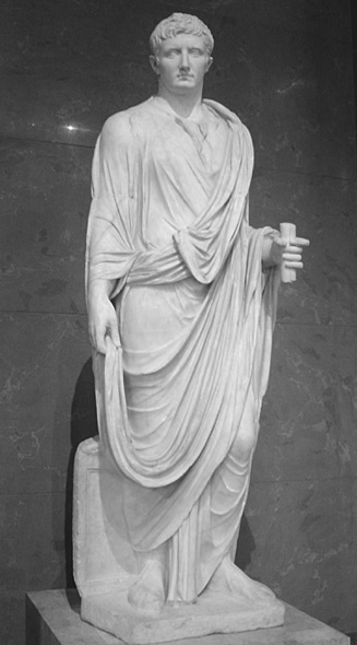 17-caesar-in-toga-marble-statue.jpg